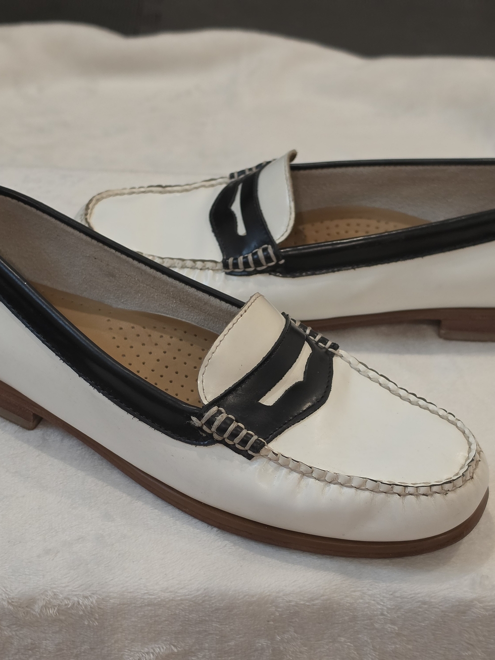 G.H. Bass & Co. White and Black Leather Penny Loafers Size 8